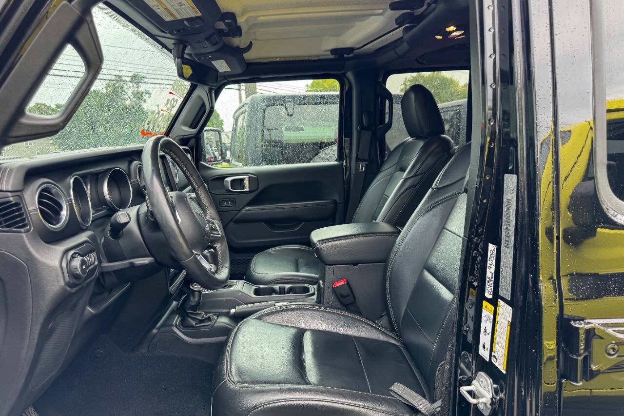 Used 2019 Jeep Wrangler Unlimited Sahara w/ Uconnect 4C Nav & Sound Group AWD/4WD image 16