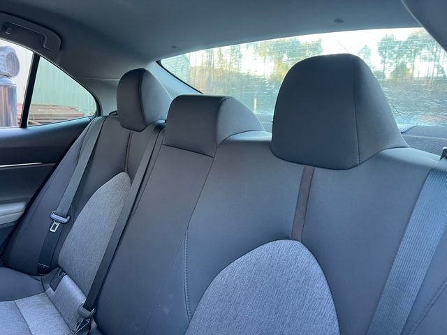 Used 2018 Toyota Camry L image 18