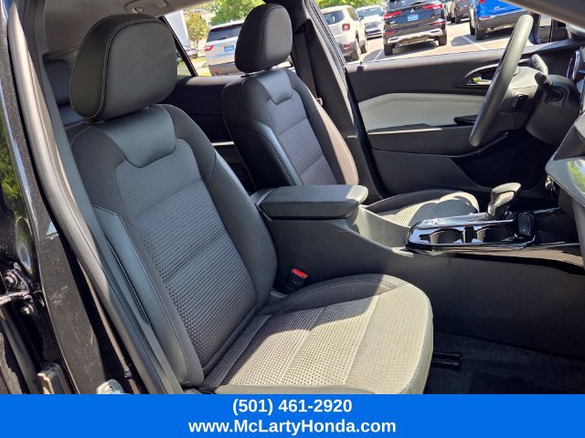 Used 2025 Chevrolet Trax LT FWD image 17