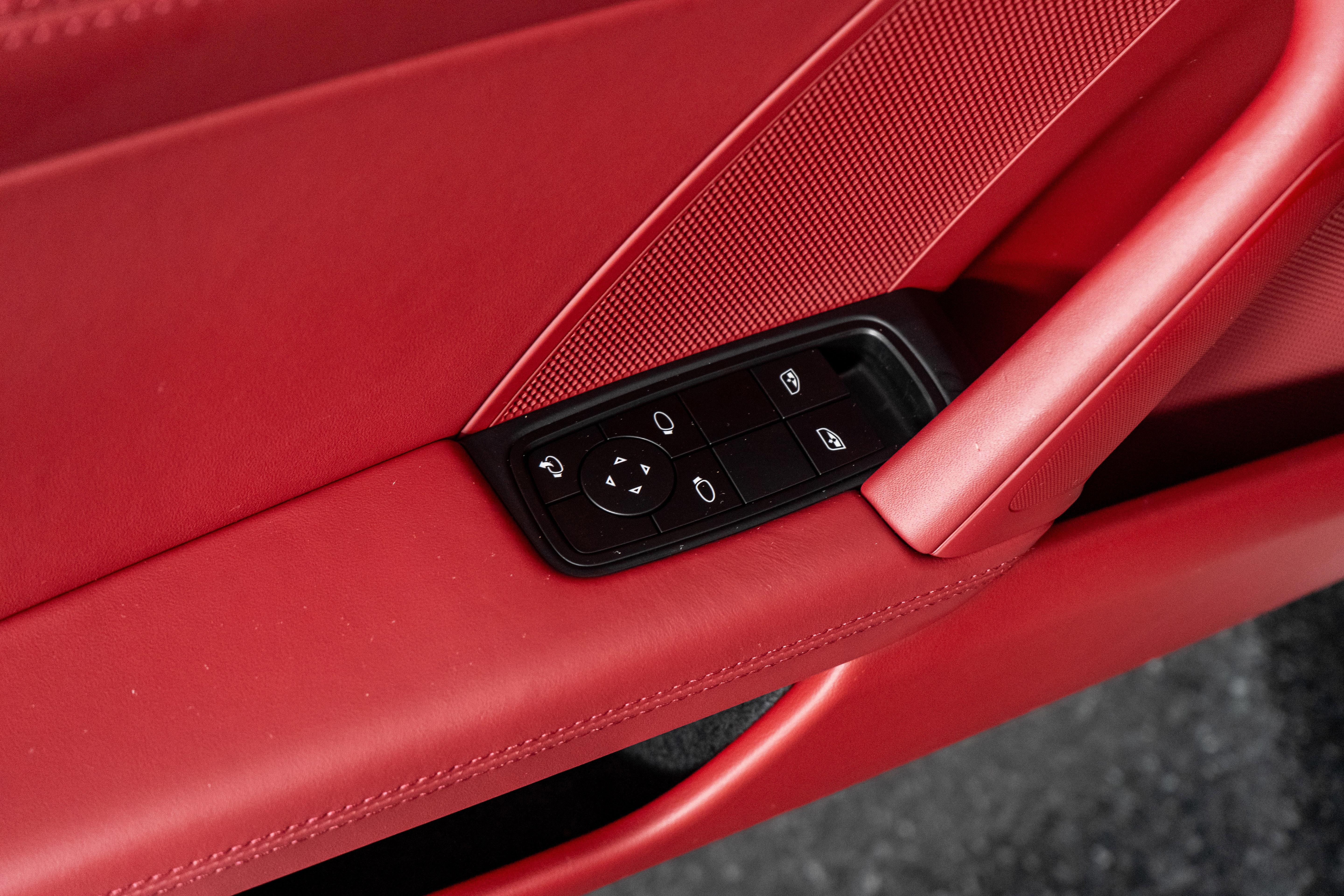 Used 2025 Porsche 911 Carrera GTS w/ Premium Package image 36