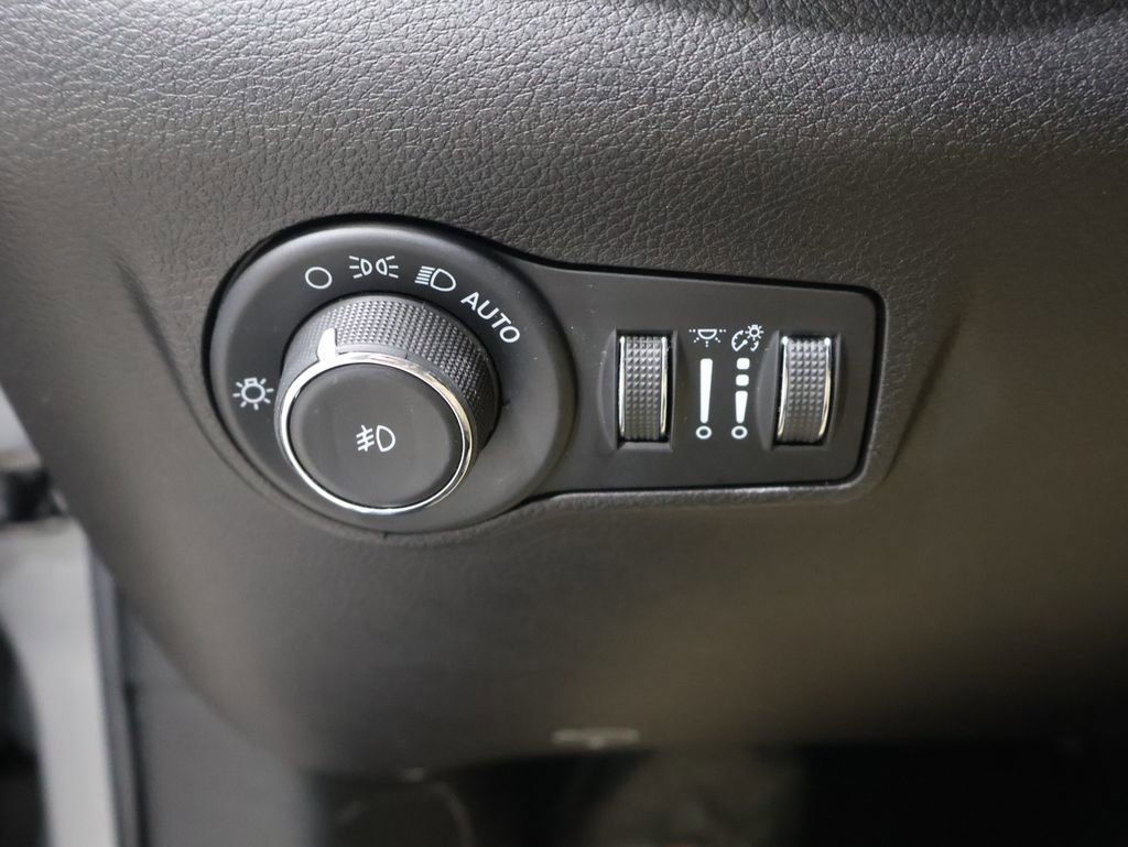 Used 2022 Jeep Compass Limited image 31