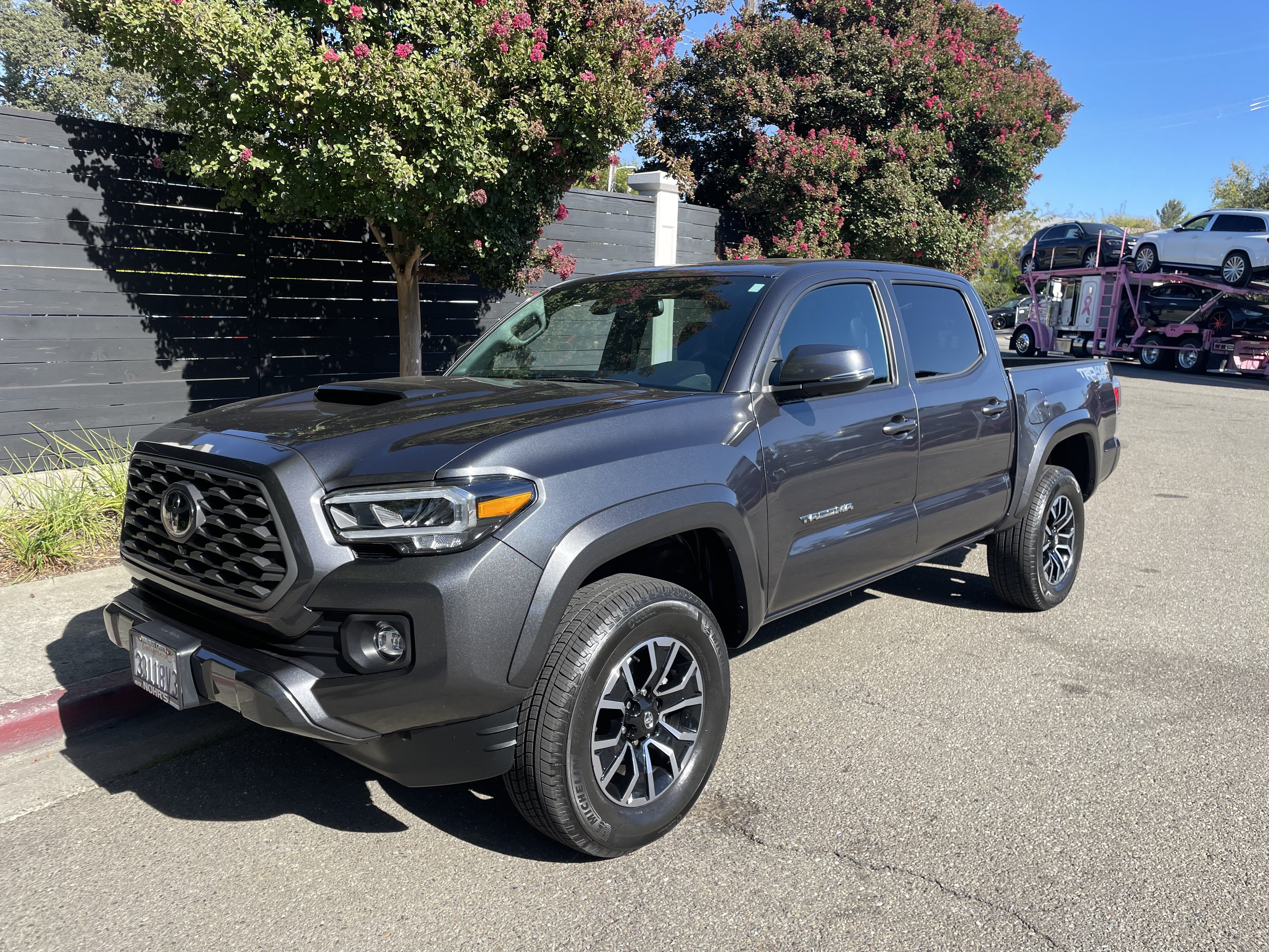 Used 2023 Toyota Tacoma TRD Sport w/ TRD Premium Sport Package AWD/4WD image 8