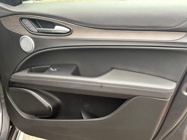 Used 2023 Alfa Romeo Stelvio Ti image 36