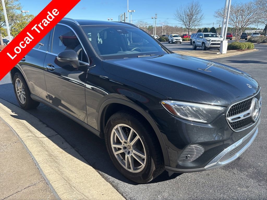 Used 2025 Mercedes-Benz GLC 300 4MATIC image 3