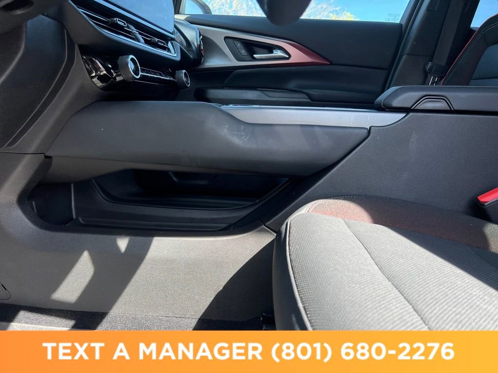 Used 2024 Chevrolet Equinox EV RS FWD image 28