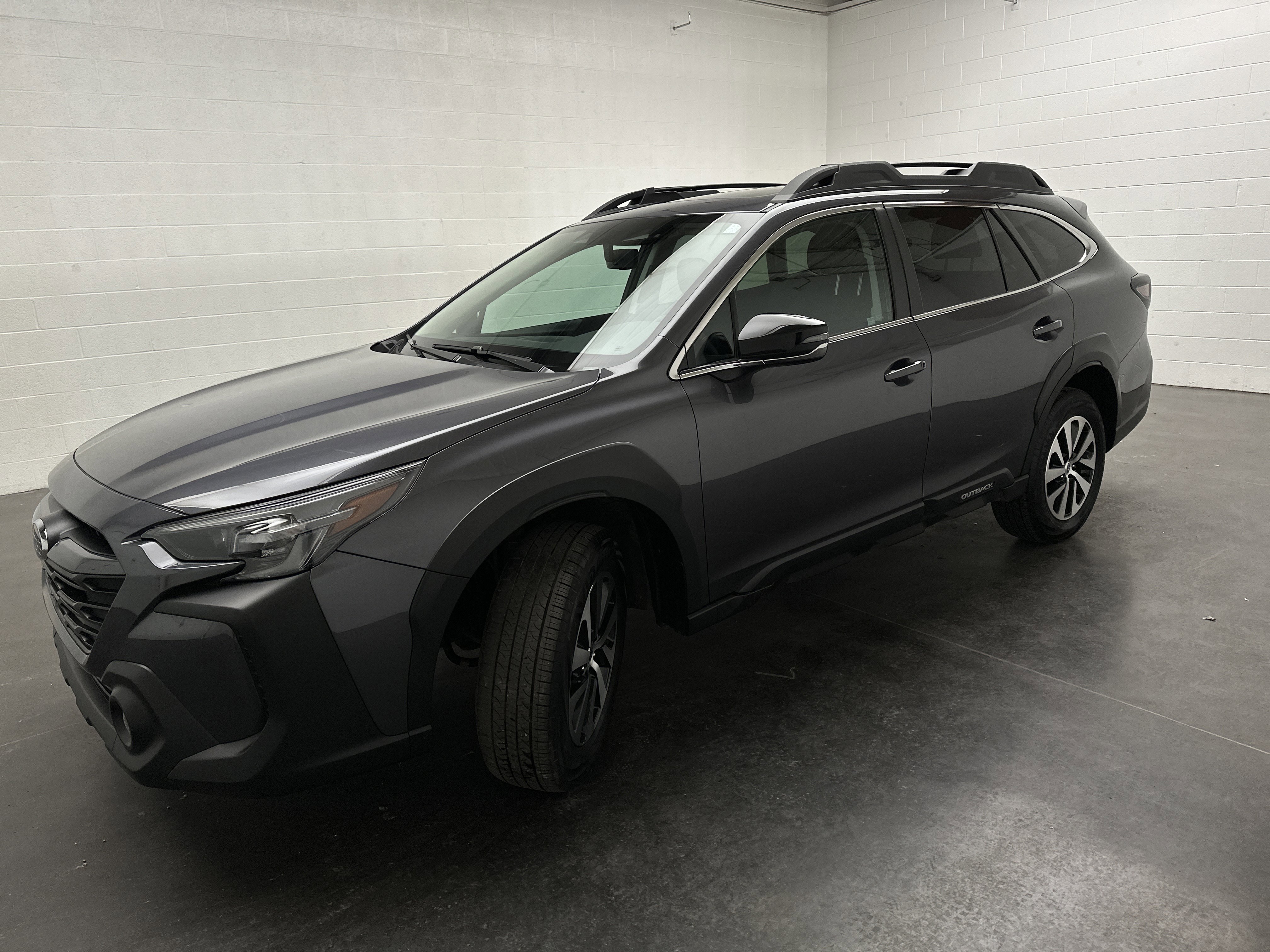 Used 2025 Subaru Outback Premium w/ Popular Package #1A image 4