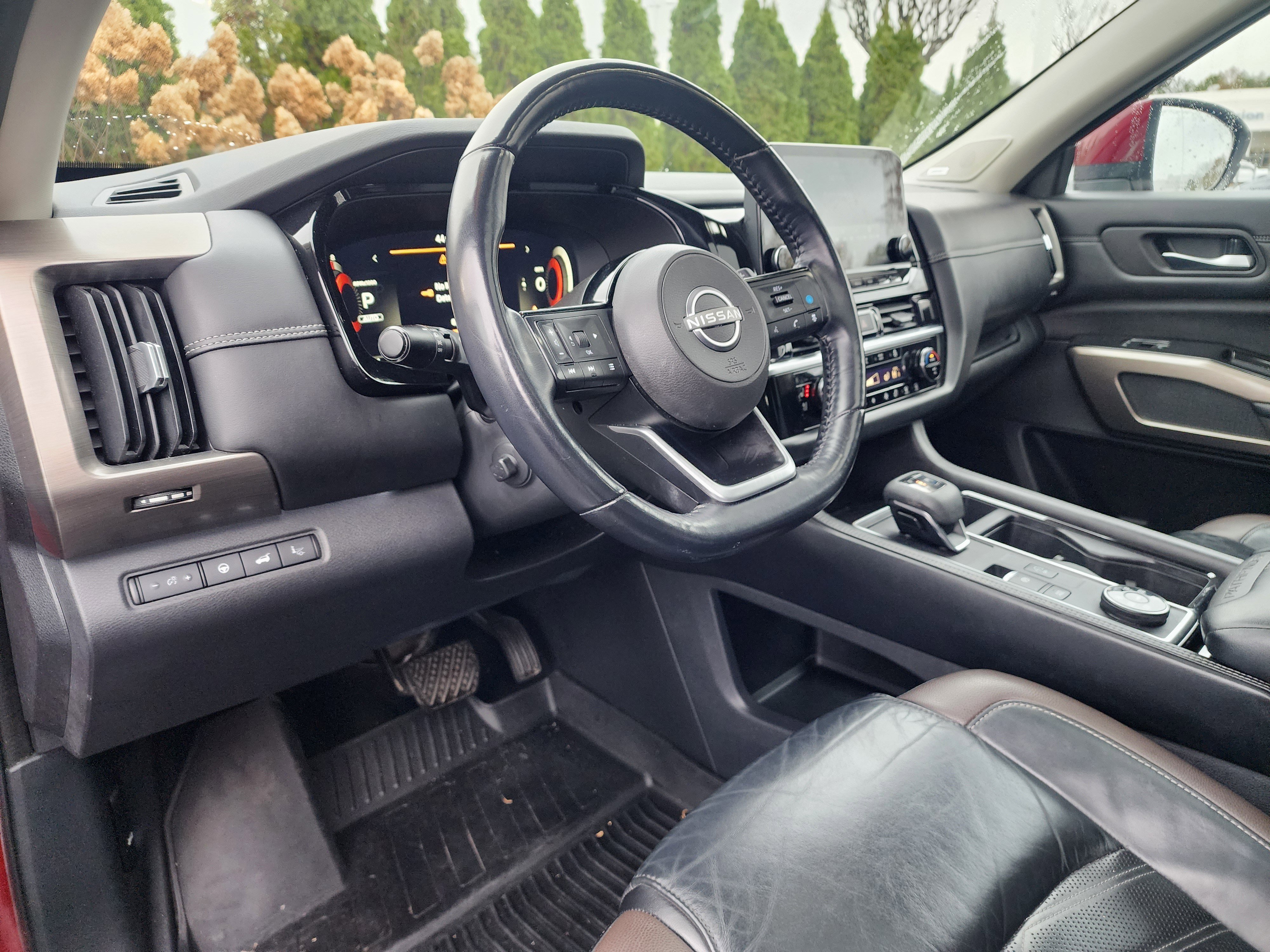 Used 2022 Nissan Pathfinder Platinum w/ Cargo Package image 22