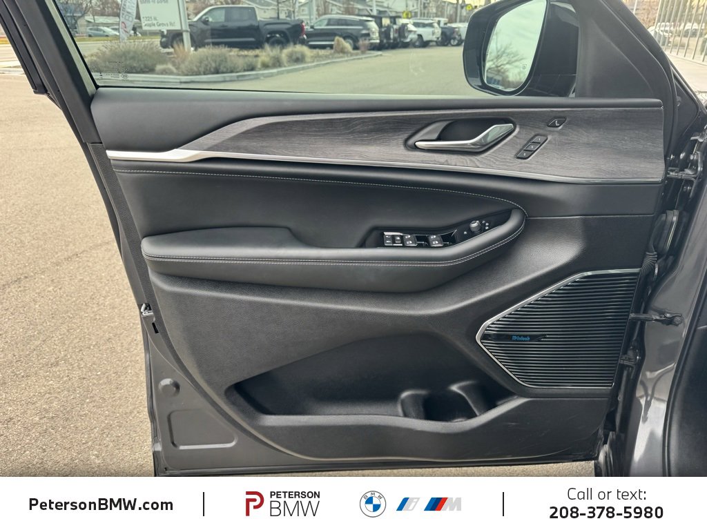 Used 2024 Jeep Grand Cherokee Overland w/ Luxury Tech Group IV image 15