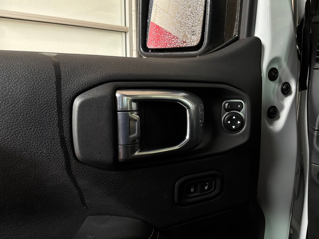 Used 2025 Jeep Wrangler Unlimited Sahara AWD/4WD image 17