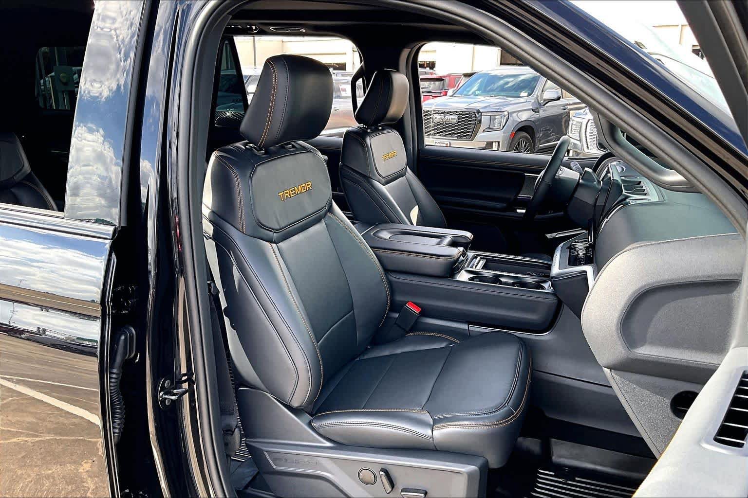 Used 2025 Ford Expedition Tremor image 8