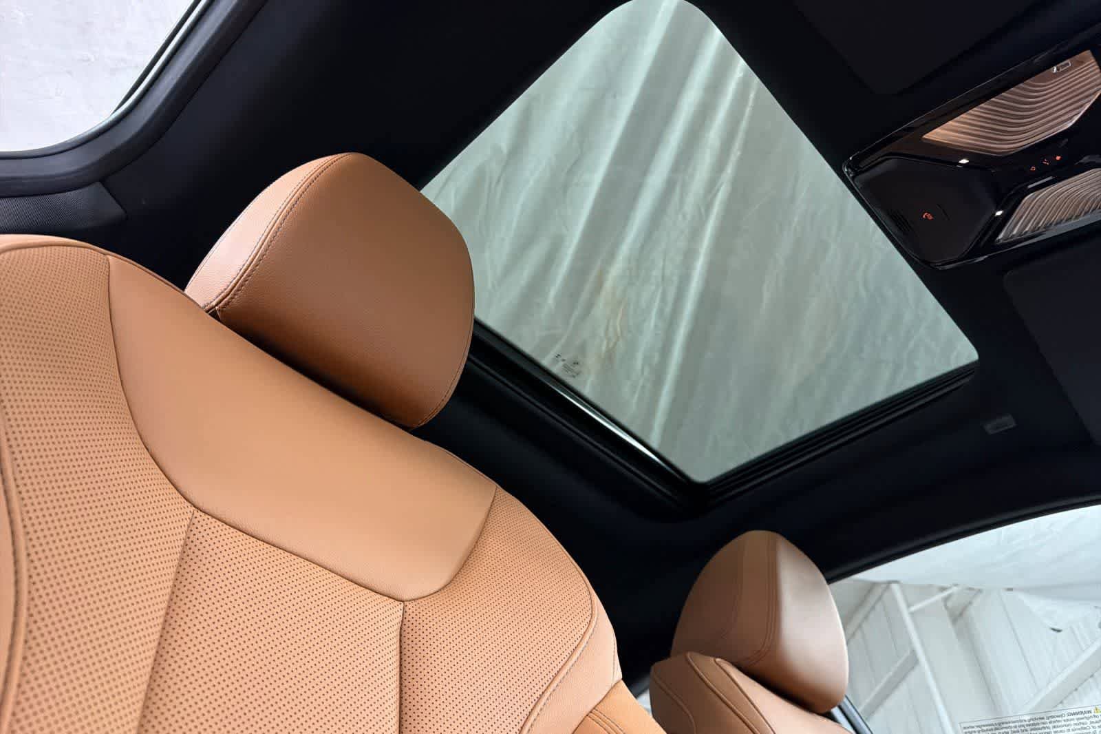 Used 2025 BMW 230i Coupe w/ Convenience Package RWD image 16
