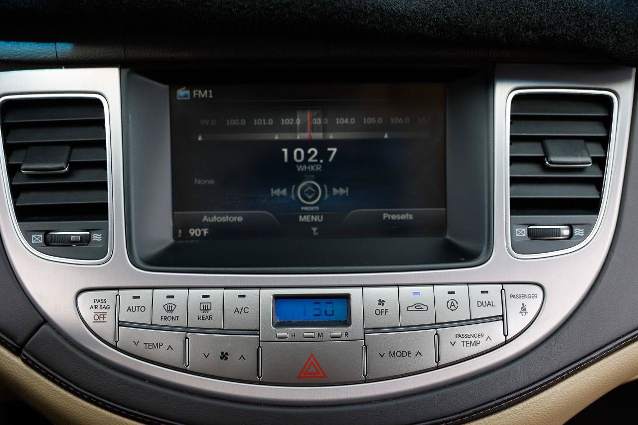 Used 2013 Hyundai Genesis 3.8 w/ Premium Pkg RWD image 32