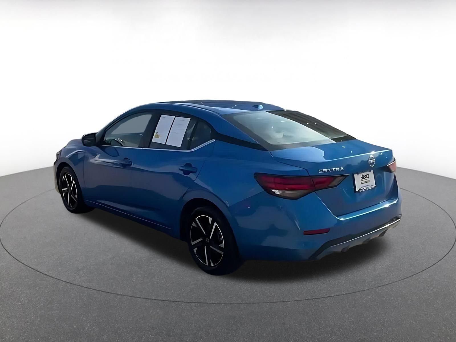 Used 2025 Nissan Sentra SV FWD image 9