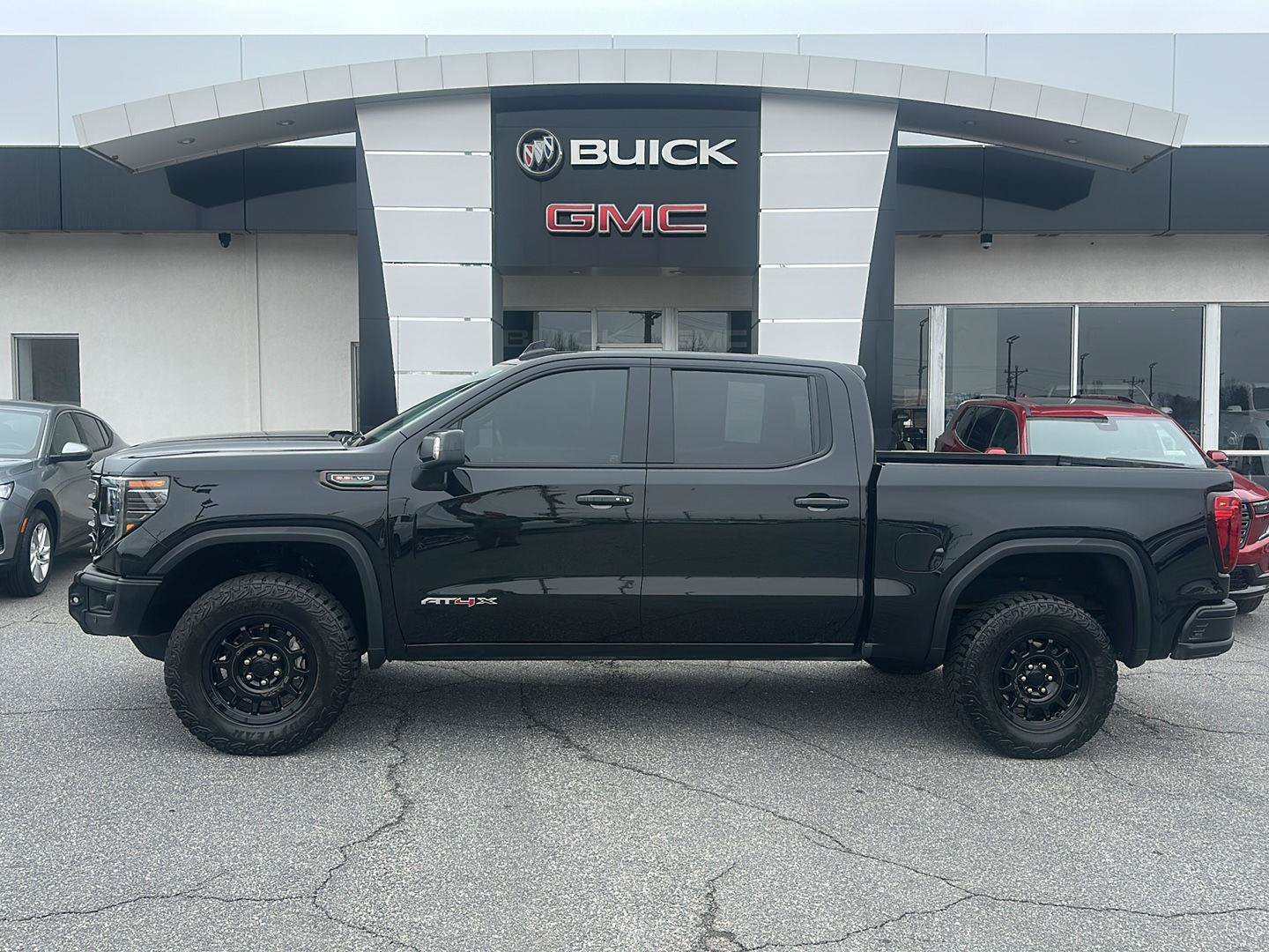 Used 2024 GMC Sierra 1500 AT4X w/ AT4X AEV Edition AWD/4WD image 2