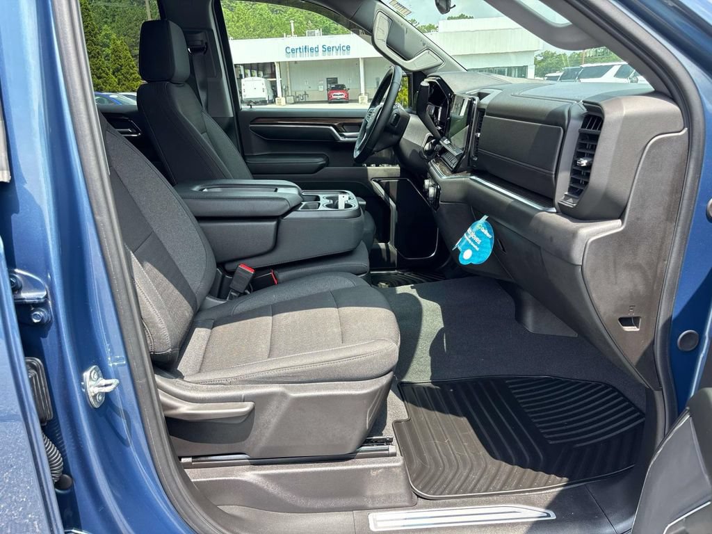 Used 2024 Chevrolet Silverado 1500 LT AWD/4WD image 17
