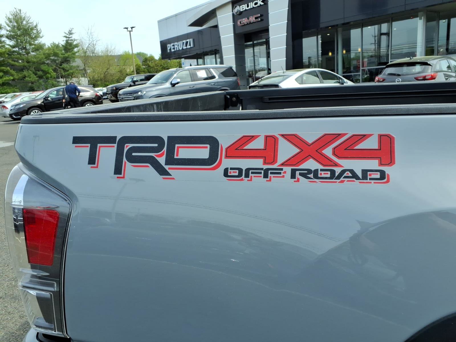 Used 2020 Toyota Tacoma TRD Off-Road w/ TRD Premium Off Road Package AWD/4WD image 19