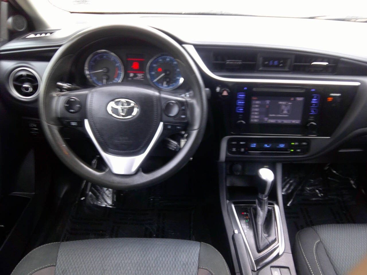 Used 2017 Toyota Corolla LE w/ Carpet Mat Package (TMS) image 10