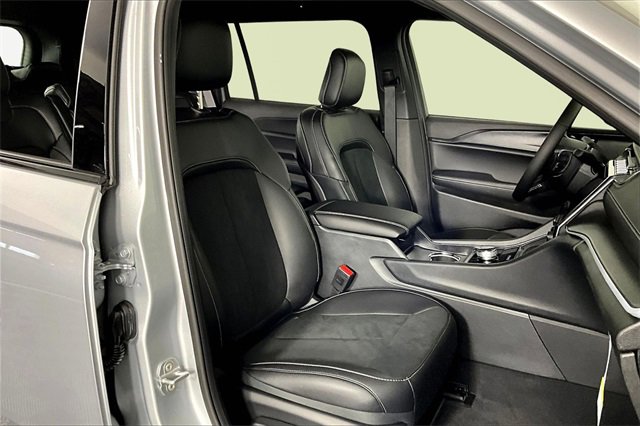 New 2025 Jeep Grand Cherokee L Altitude image 12