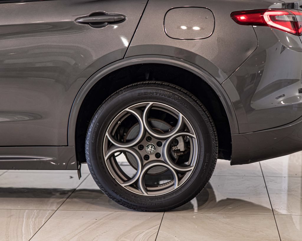 Used 2023 Alfa Romeo Stelvio Ti AWD/4WD image 7