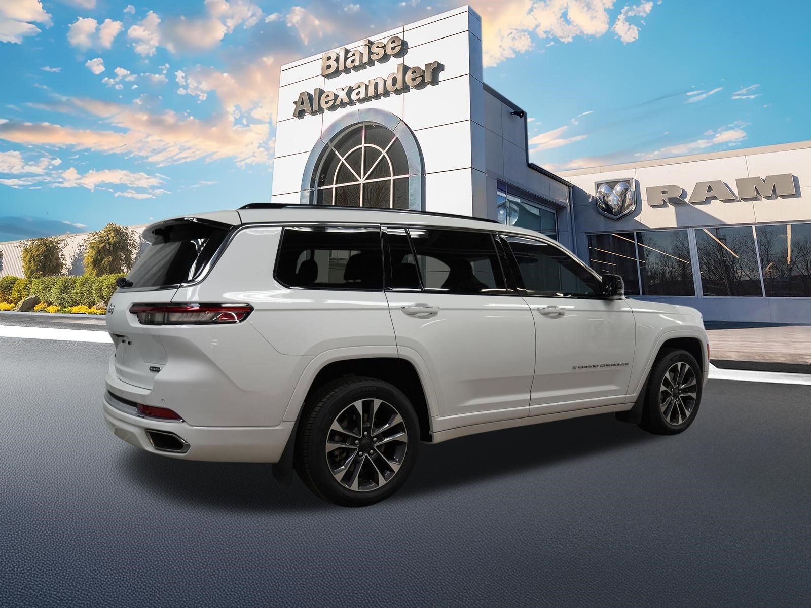 Used 2021 Jeep Grand Cherokee L Overland w/ Advanced Protech Group III image 3