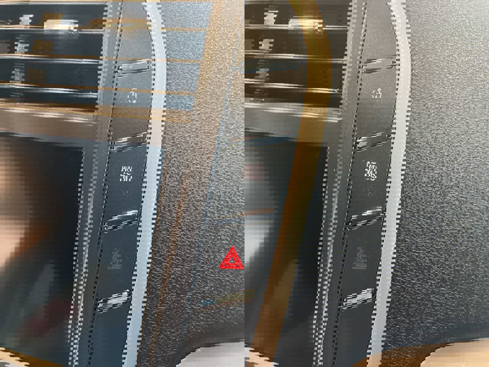 Used 2017 Lincoln MKC Premiere image 22