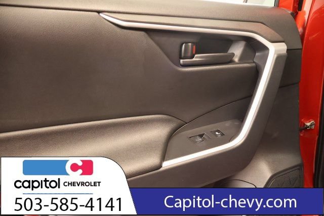 Used 2021 Toyota RAV4 SE w/ Weather & Moonroof Package AWD/4WD image 34