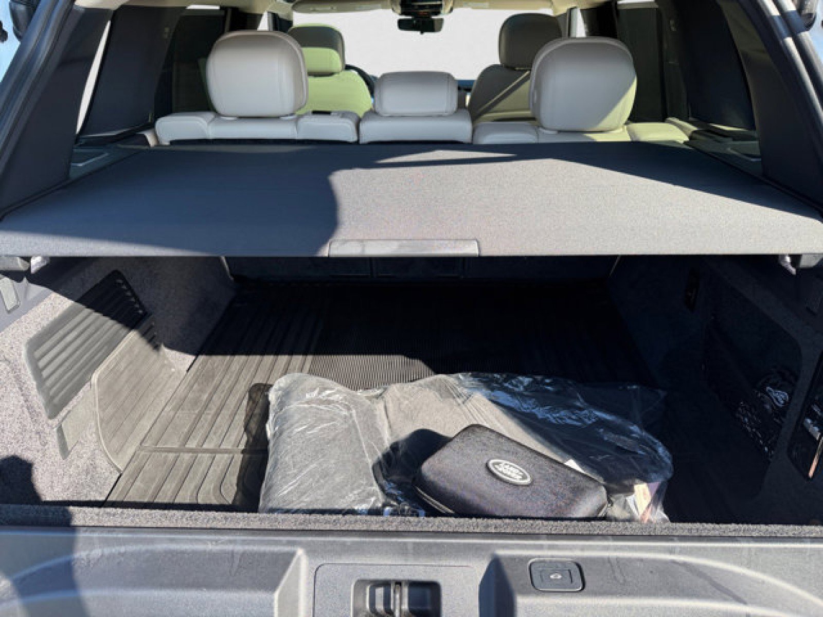 Used 2024 Land Rover Range Rover SE image 19