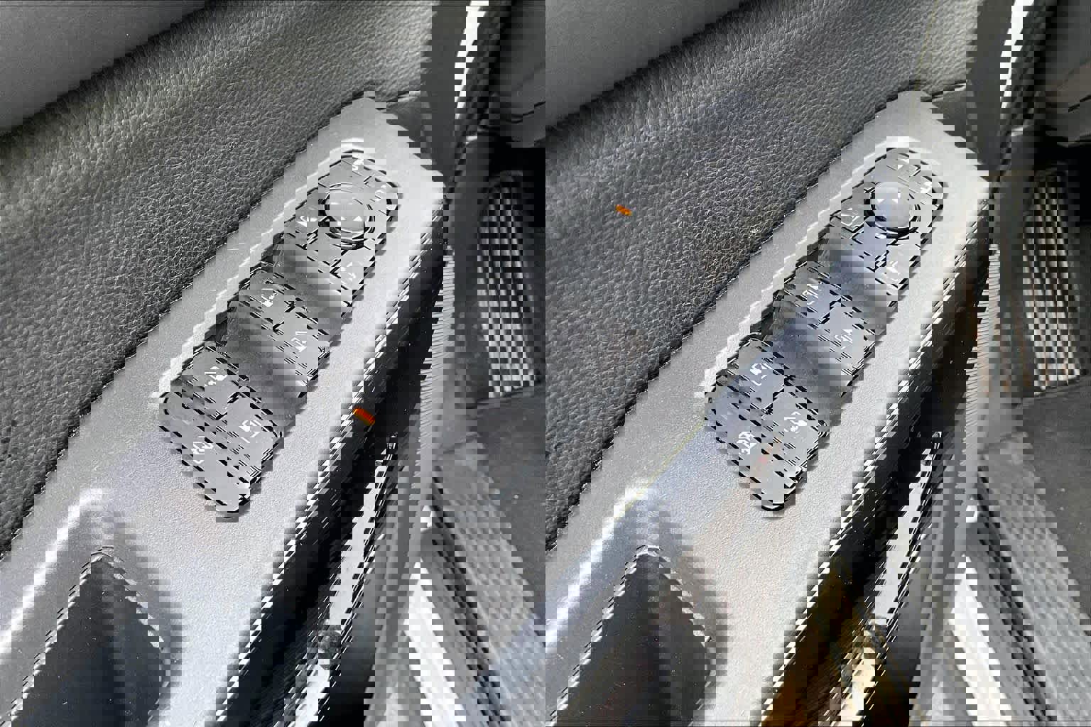 Used 2025 Nissan Pathfinder SV image 31