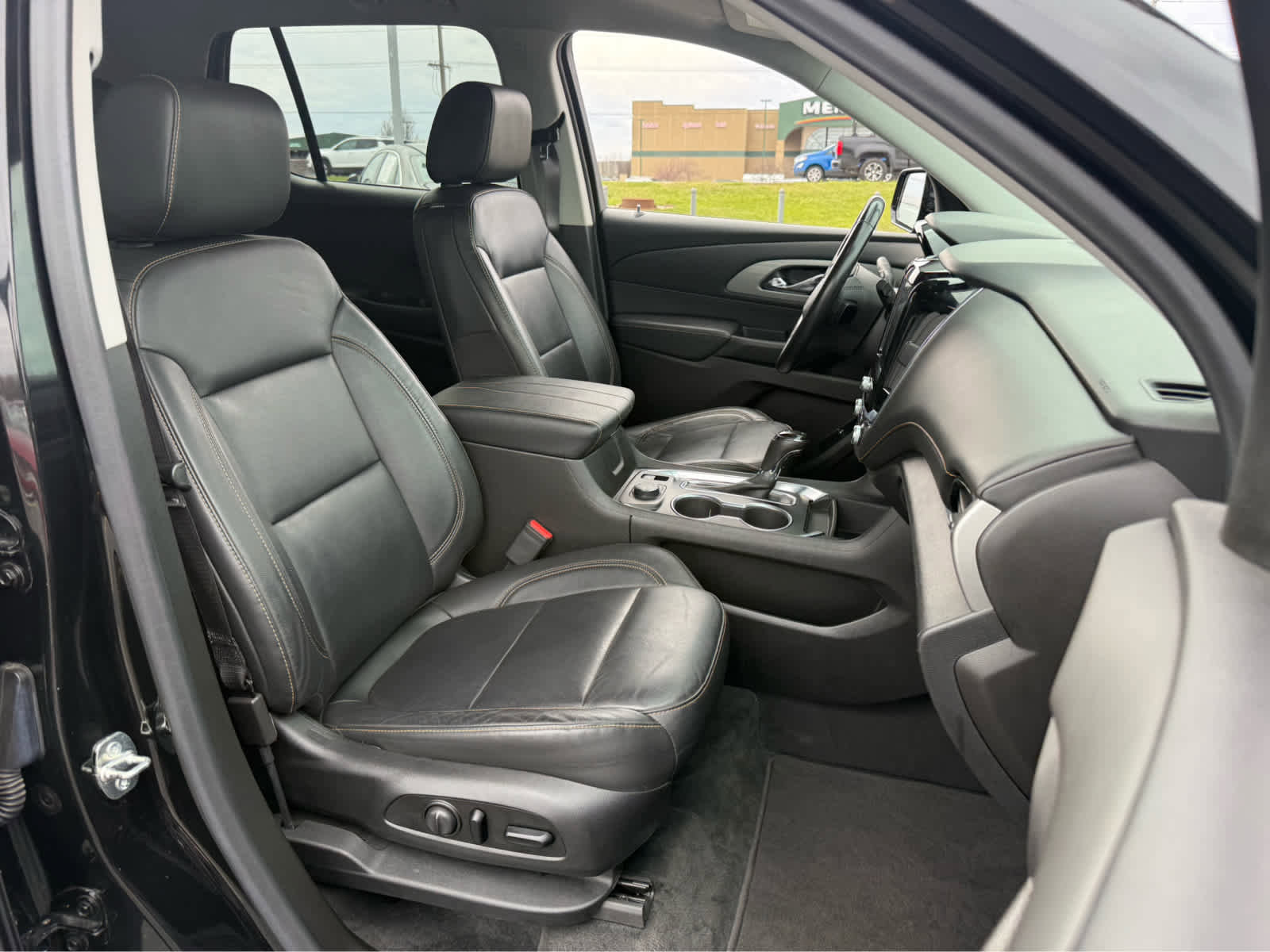 Used 2020 Chevrolet Traverse RS image 25