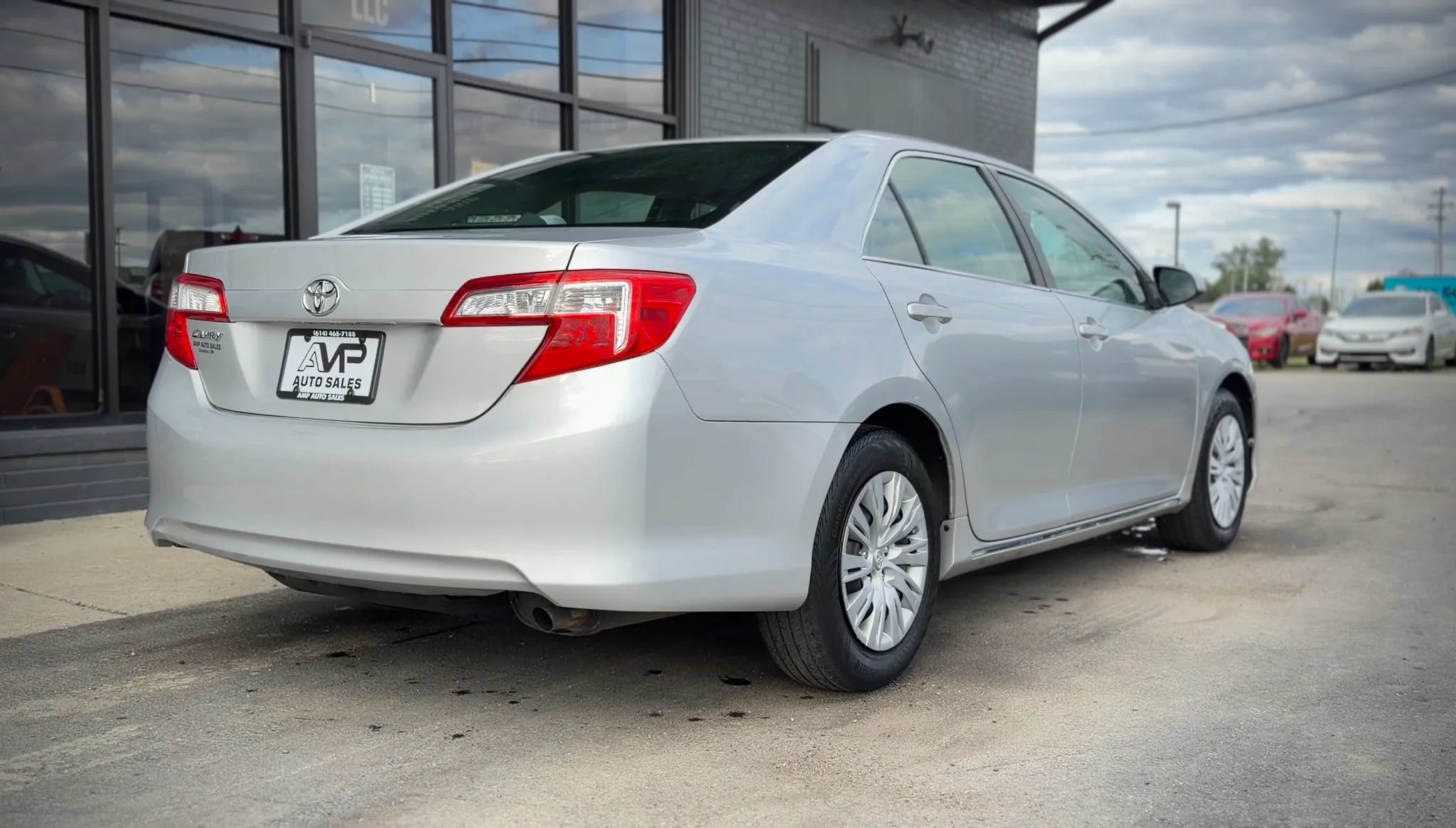 Used 2012 Toyota Camry LE FWD image 2