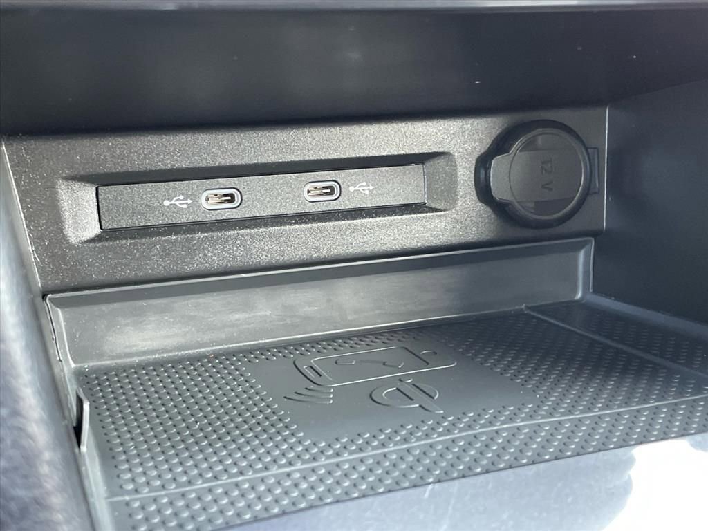 Used 2022 Volkswagen Tiguan SE image 15