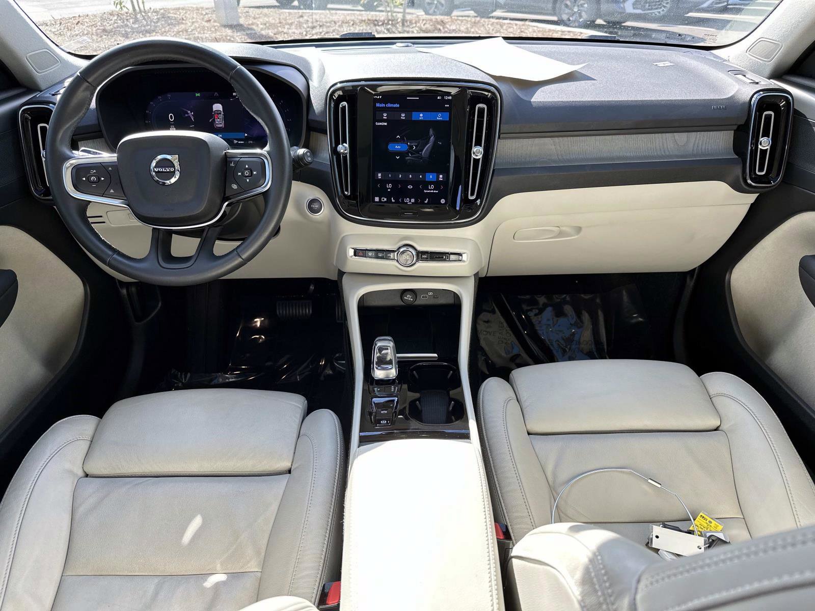 Certified 2023 Volvo XC40 B5 Plus image 16