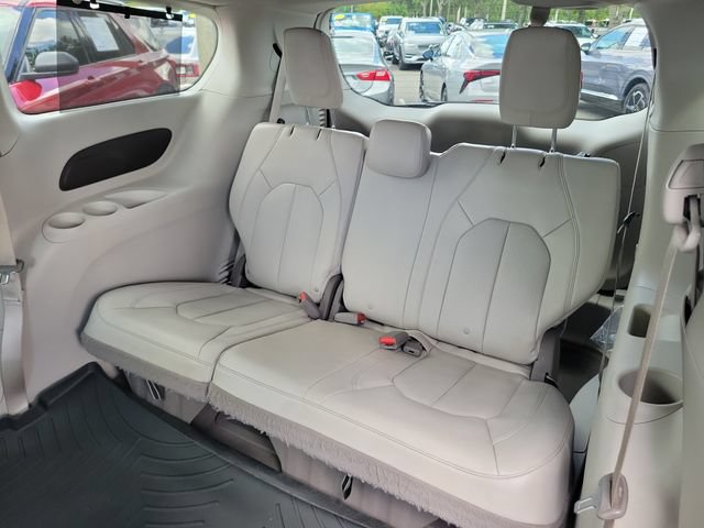 Used 2021 Chrysler Pacifica Touring-L FWD image 14