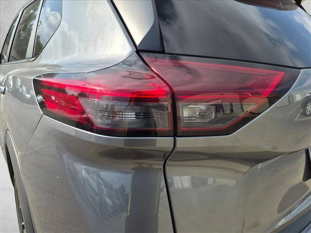 Used 2024 Nissan Rogue SV AWD/4WD image 10