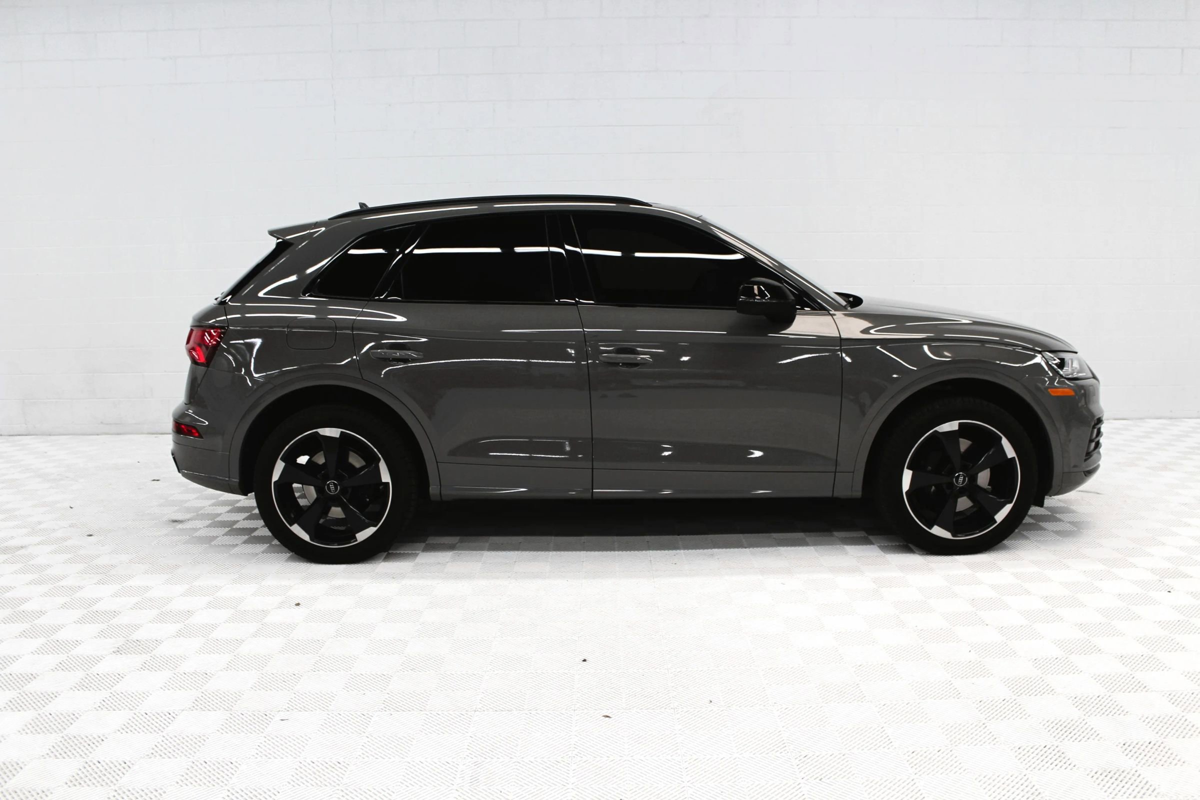 Used 2019 Audi SQ5 Premium Plus w/ Premium Plus Package image 2
