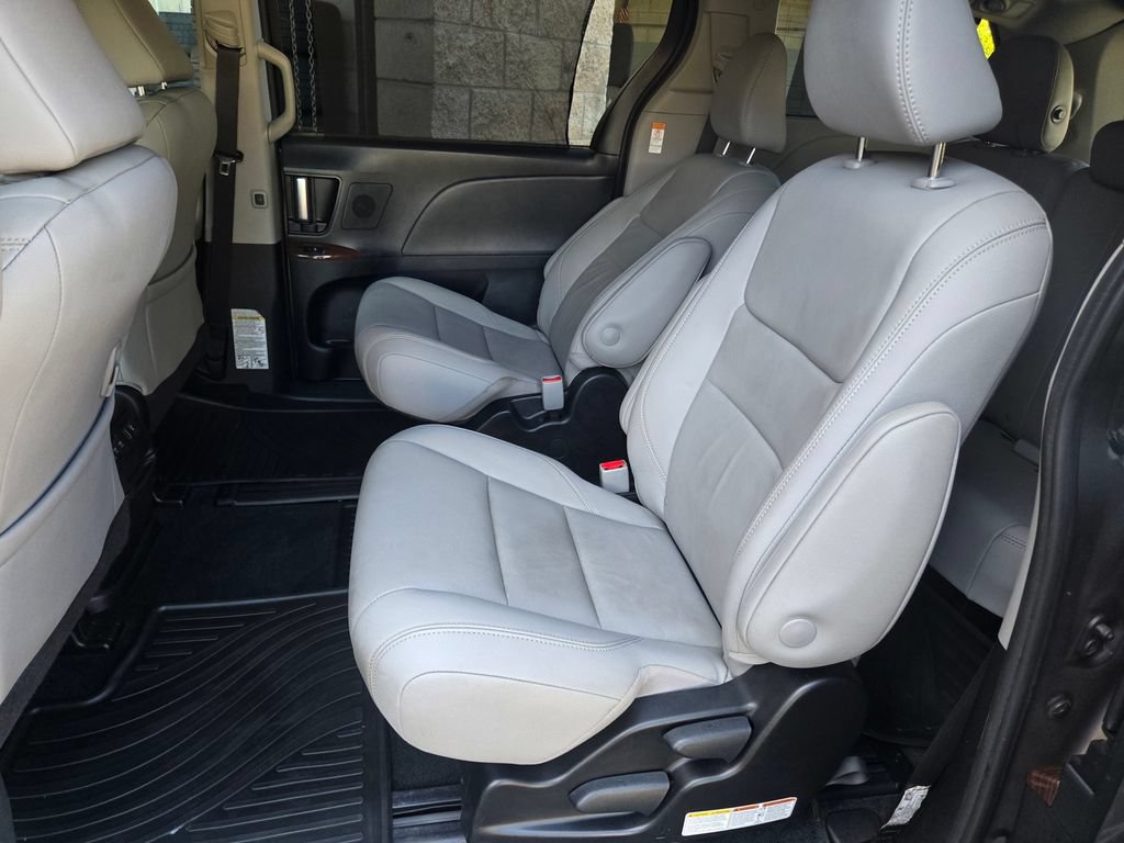 Used 2018 Toyota Sienna Limited Premium AWD/4WD image 15