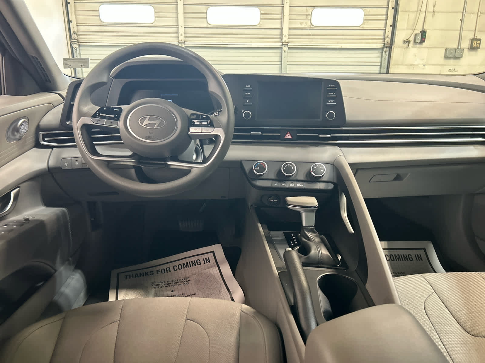 Used 2025 Hyundai Elantra SE FWD image 4