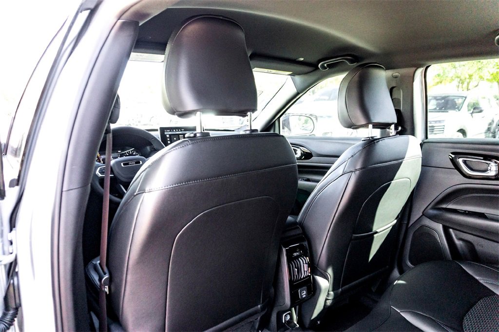 New 2026 Jeep Compass Latitude image 19