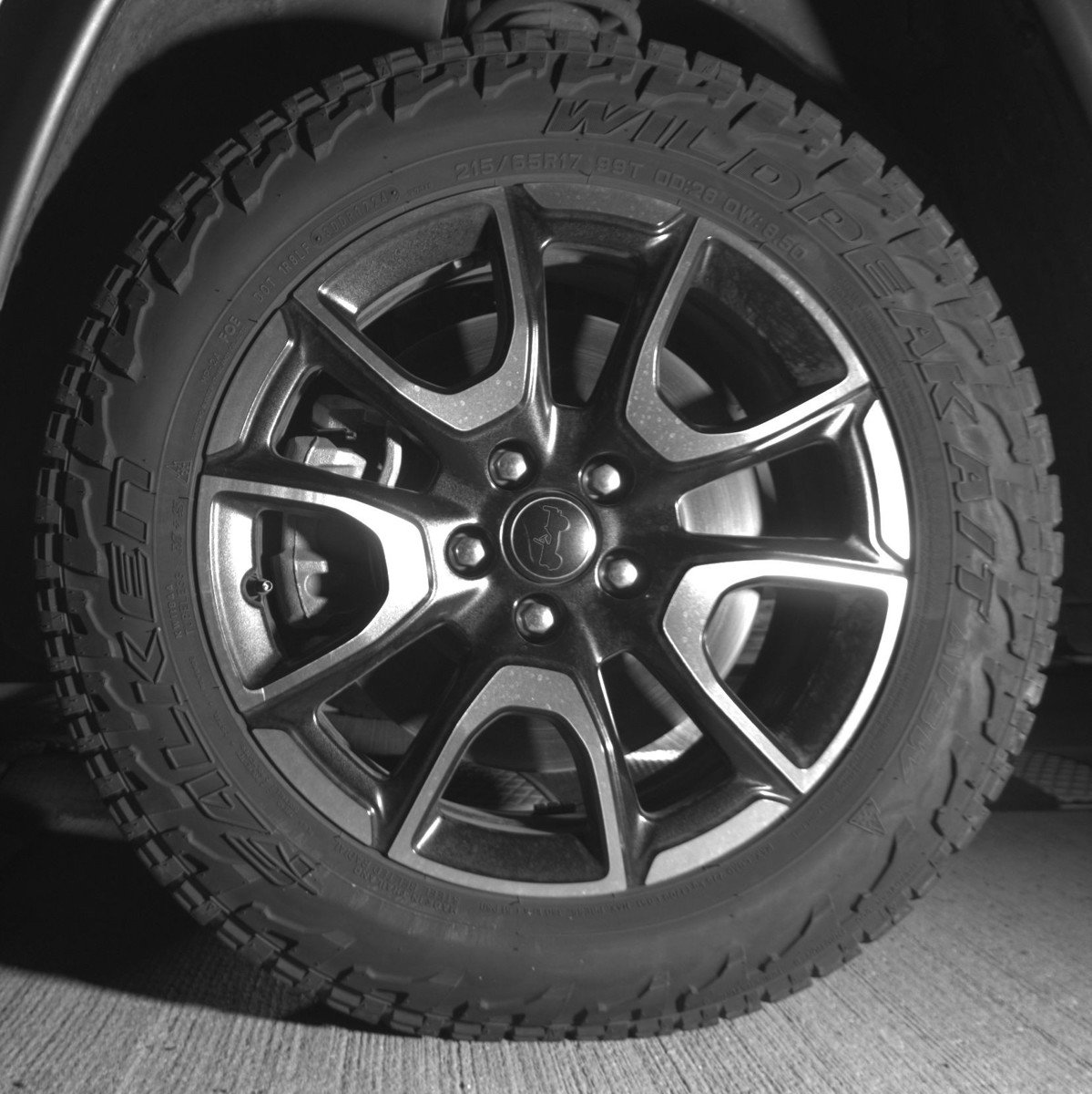 Used 2025 Jeep Compass Trailhawk AWD/4WD image 12