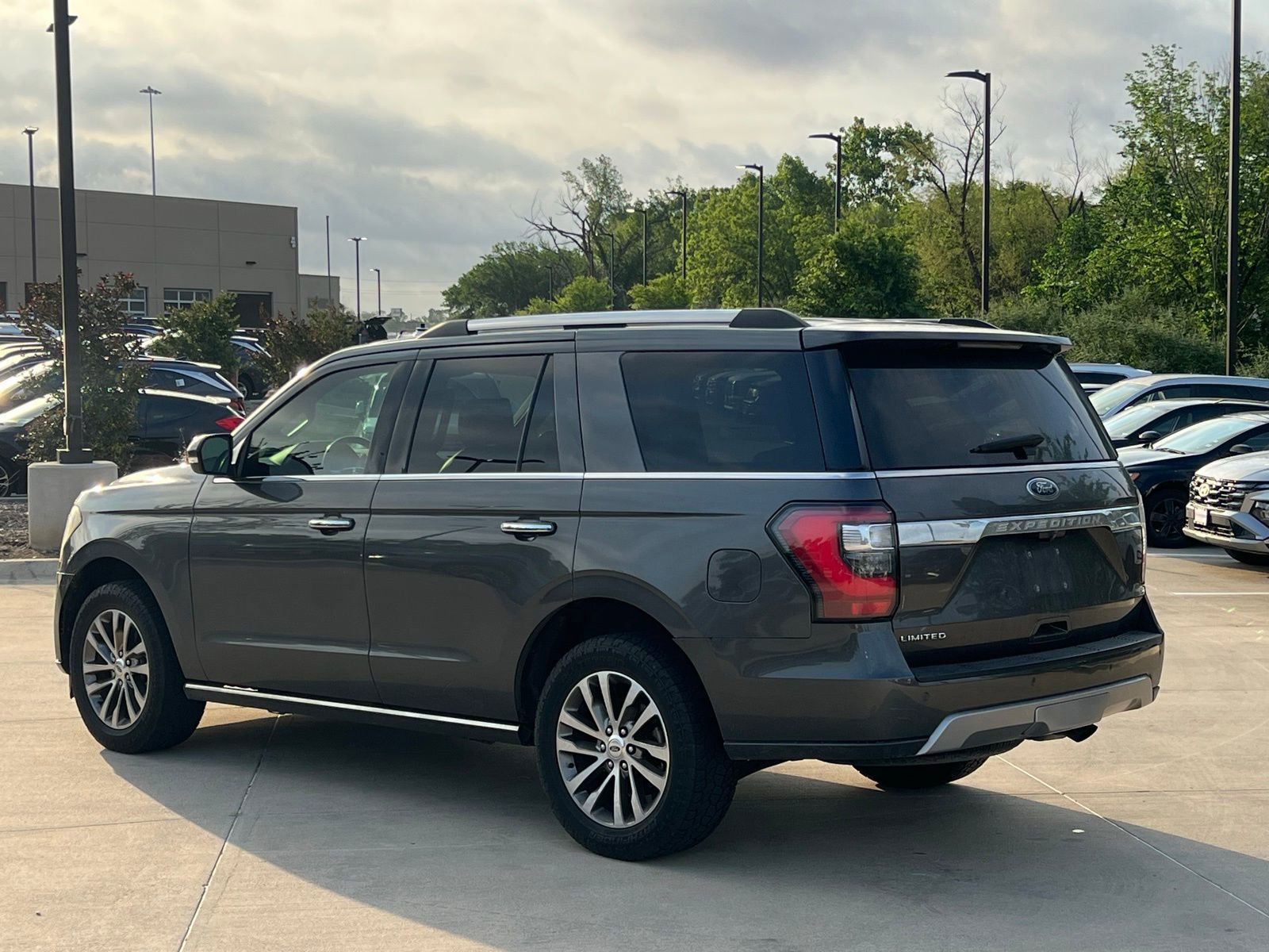 Used 2018 Ford Expedition Limited w/ Equipment Group 301A image 9