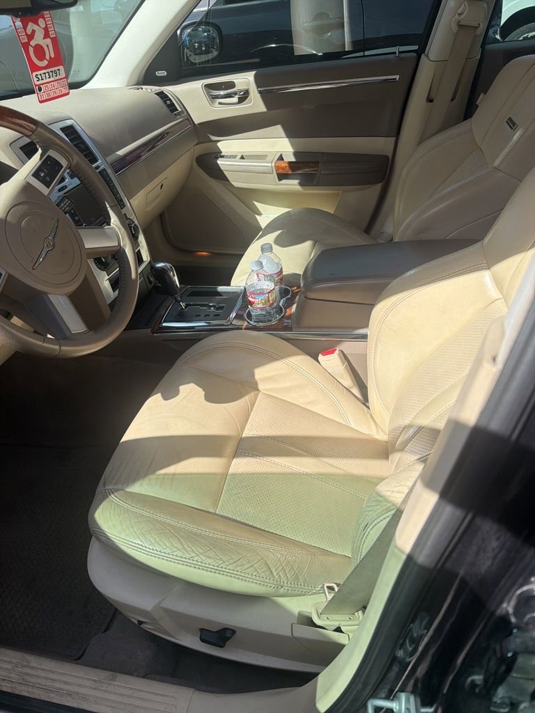 Used 2009 Chrysler 300 C image 10