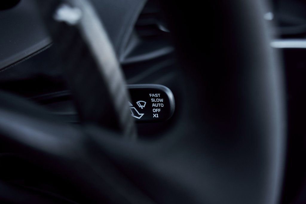 Used 2025 McLaren Artura Spider RWD image 60