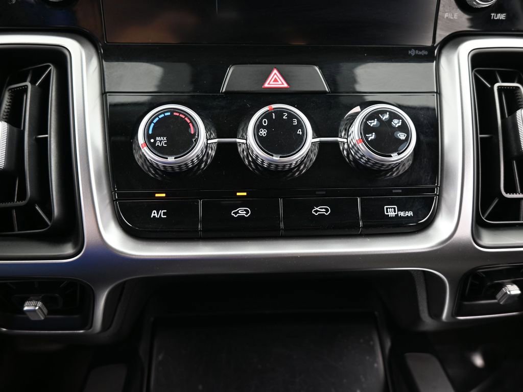 Used 2022 Kia Sorento LX image 23