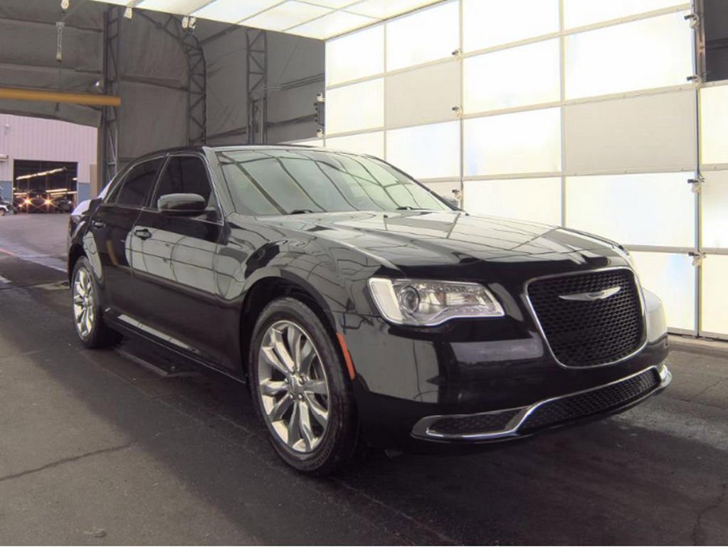 Used 2020 Chrysler 300 Touring image 4