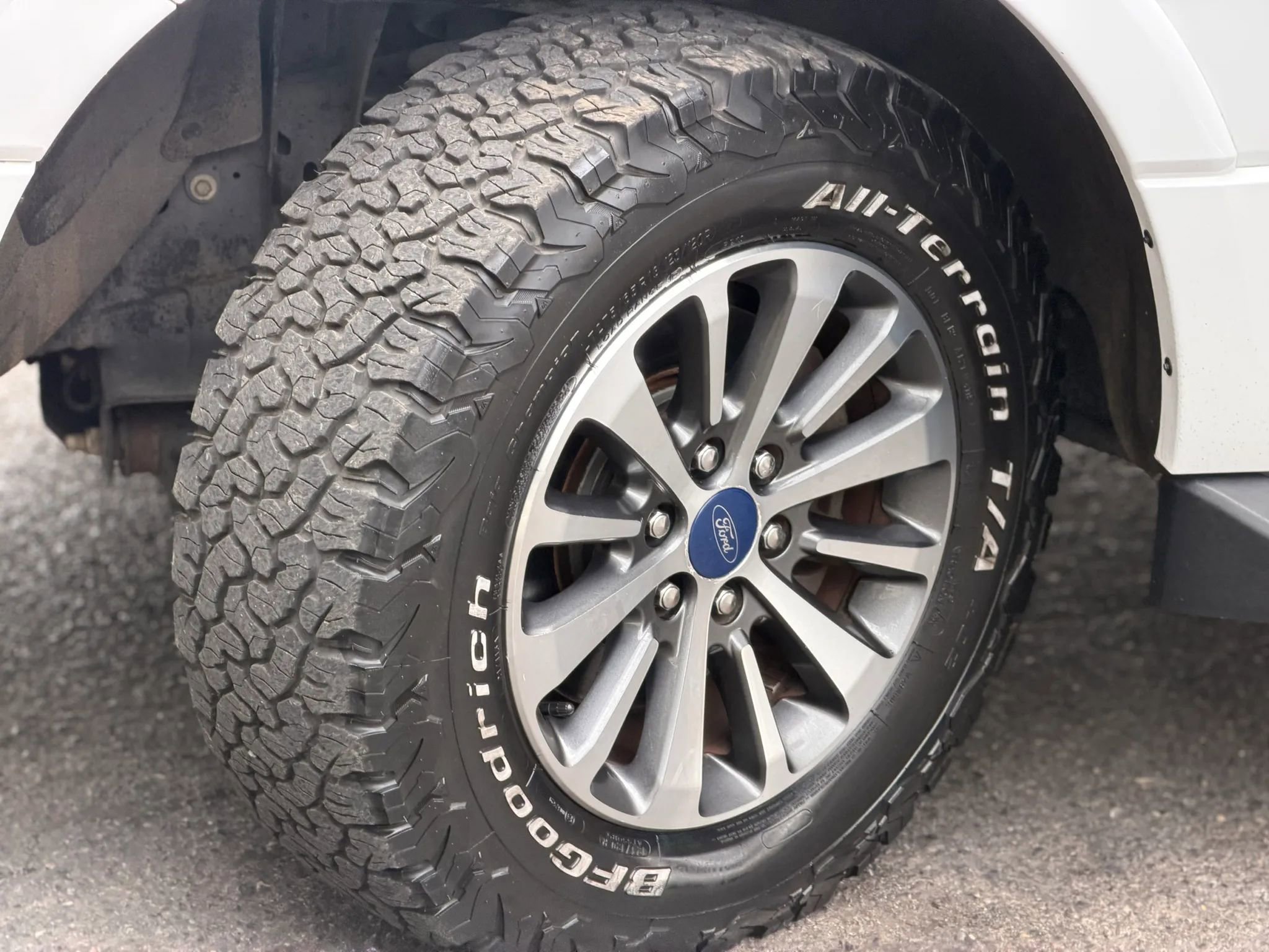 Used 2015 Ford Expedition XLT image 16