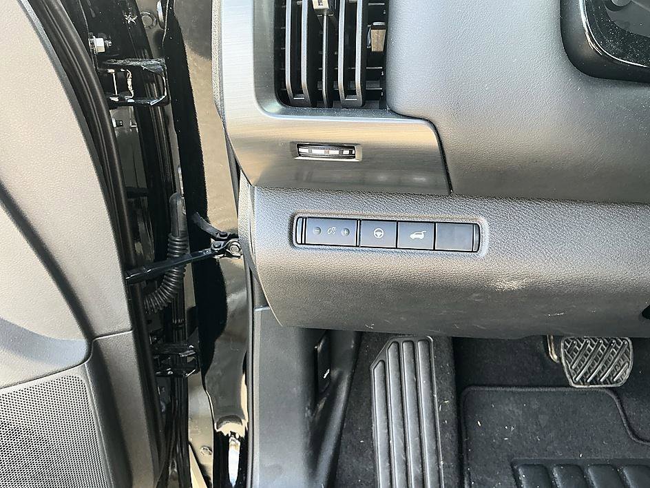 Certified 2025 Nissan Pathfinder SL image 13