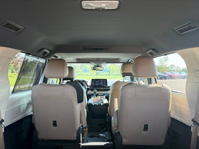 Used 2021 Toyota Sienna XLE FWD image 14