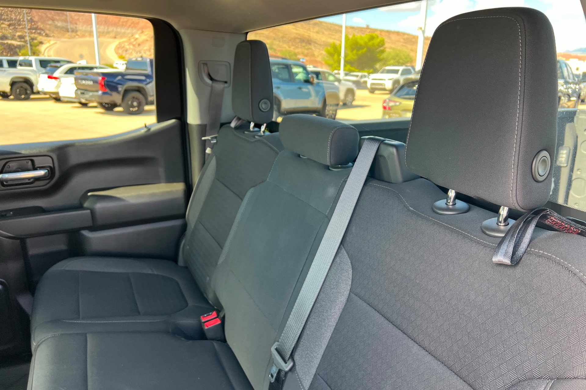 Used 2022 Chevrolet Silverado 1500 W/T w/ Z71 Off-Road Package AWD/4WD image 20