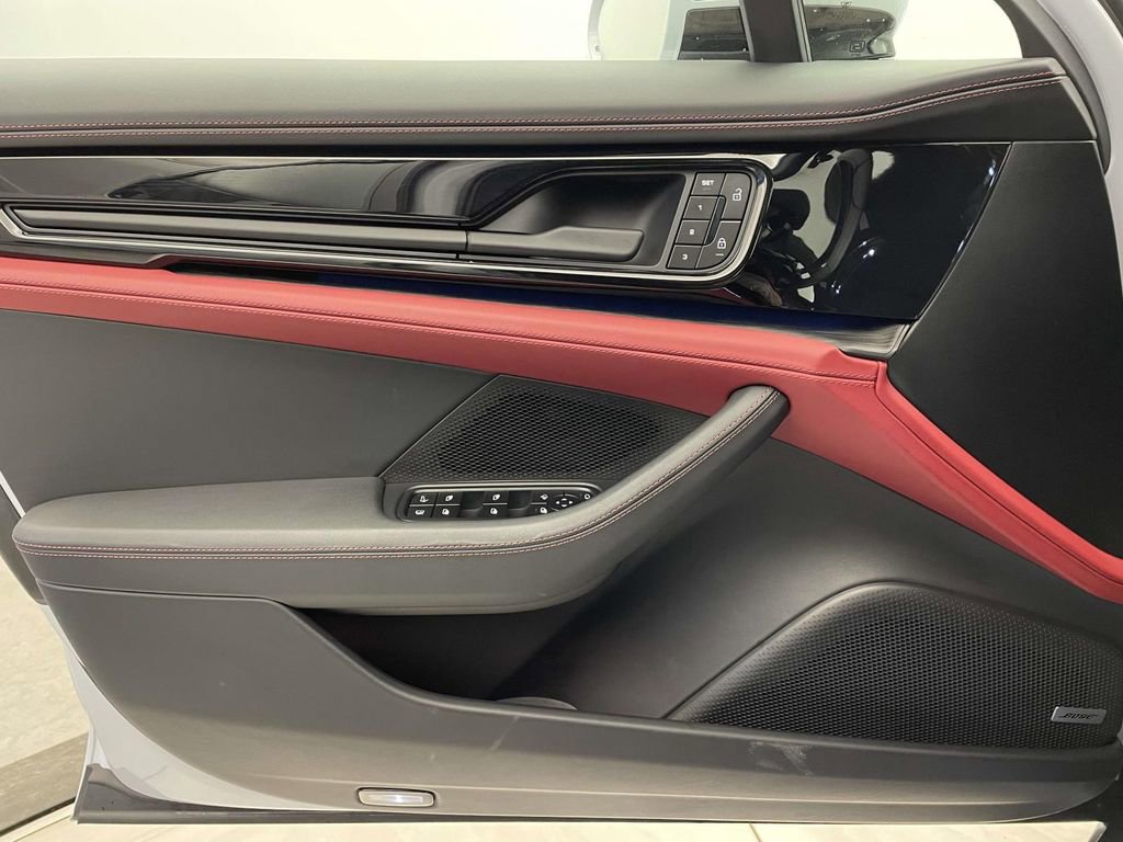 Certified 2025 Porsche Panamera 4S image 39