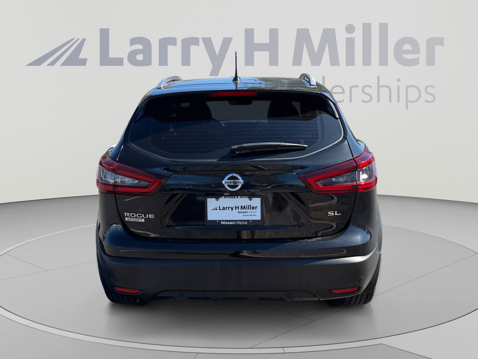 Used 2021 Nissan Rogue Sport SL w/ Premium Package FWD image 4